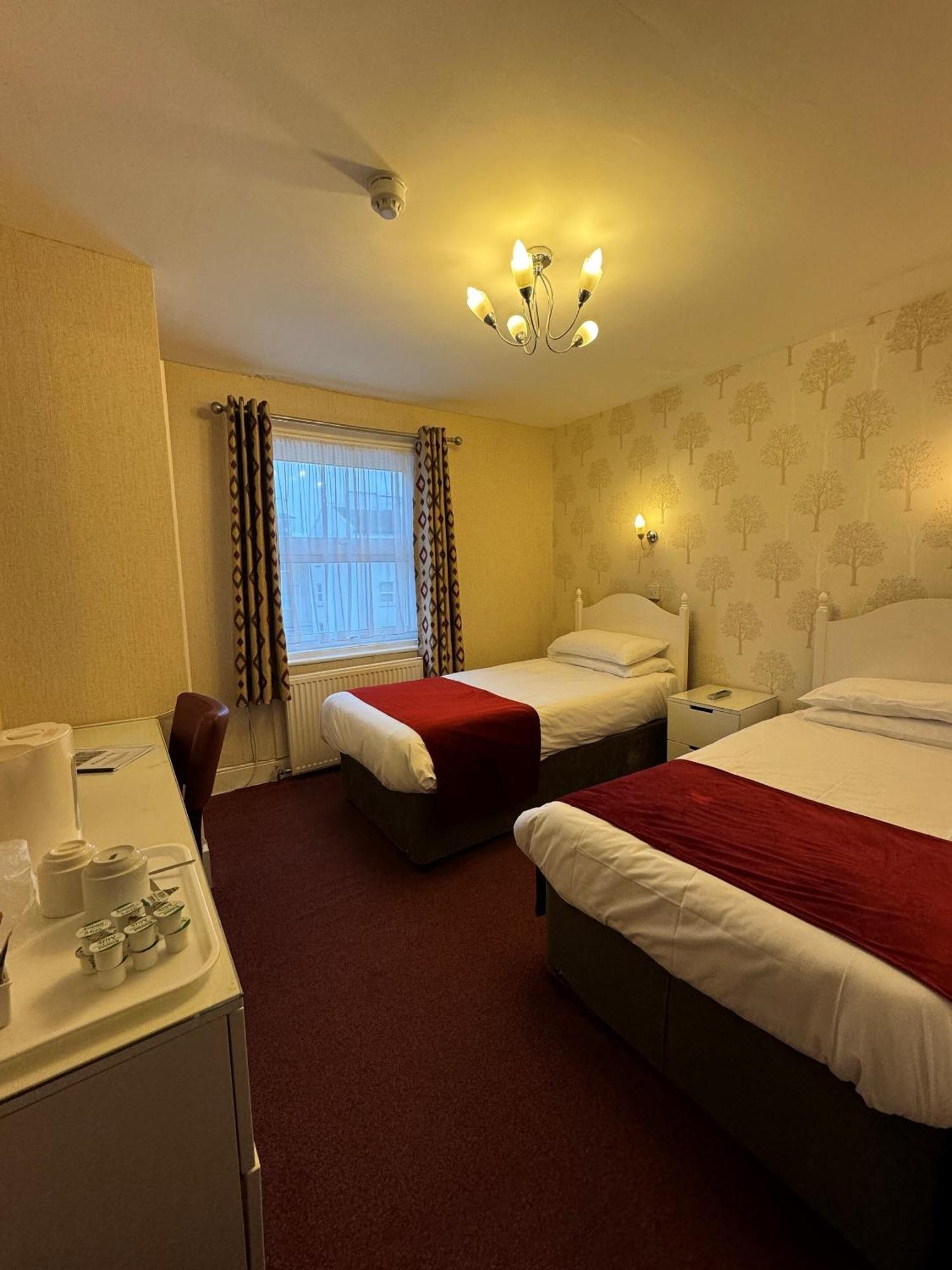 Haddon Hall Hotel Истбурн Номер фото