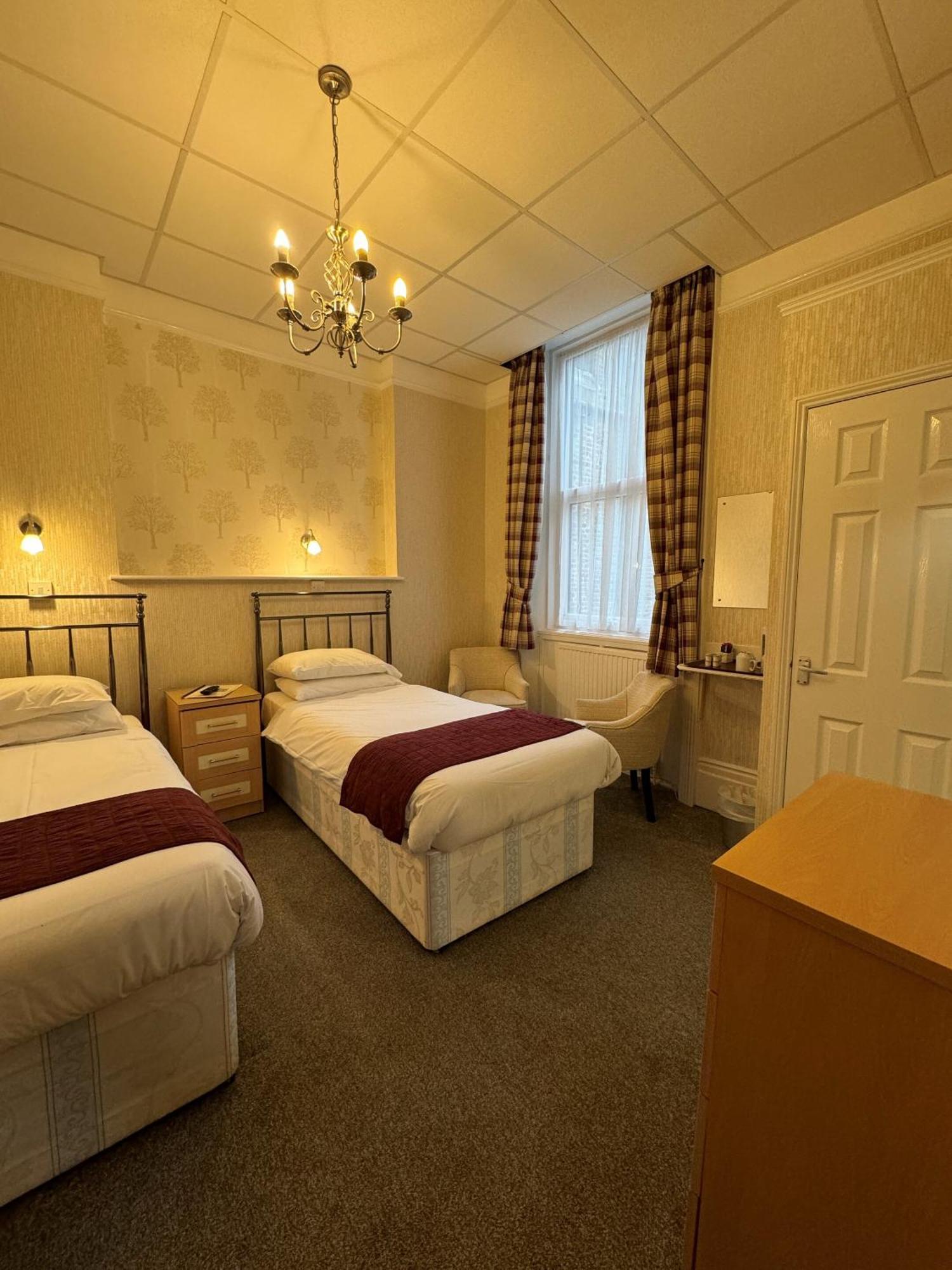 Haddon Hall Hotel Истбурн Номер фото