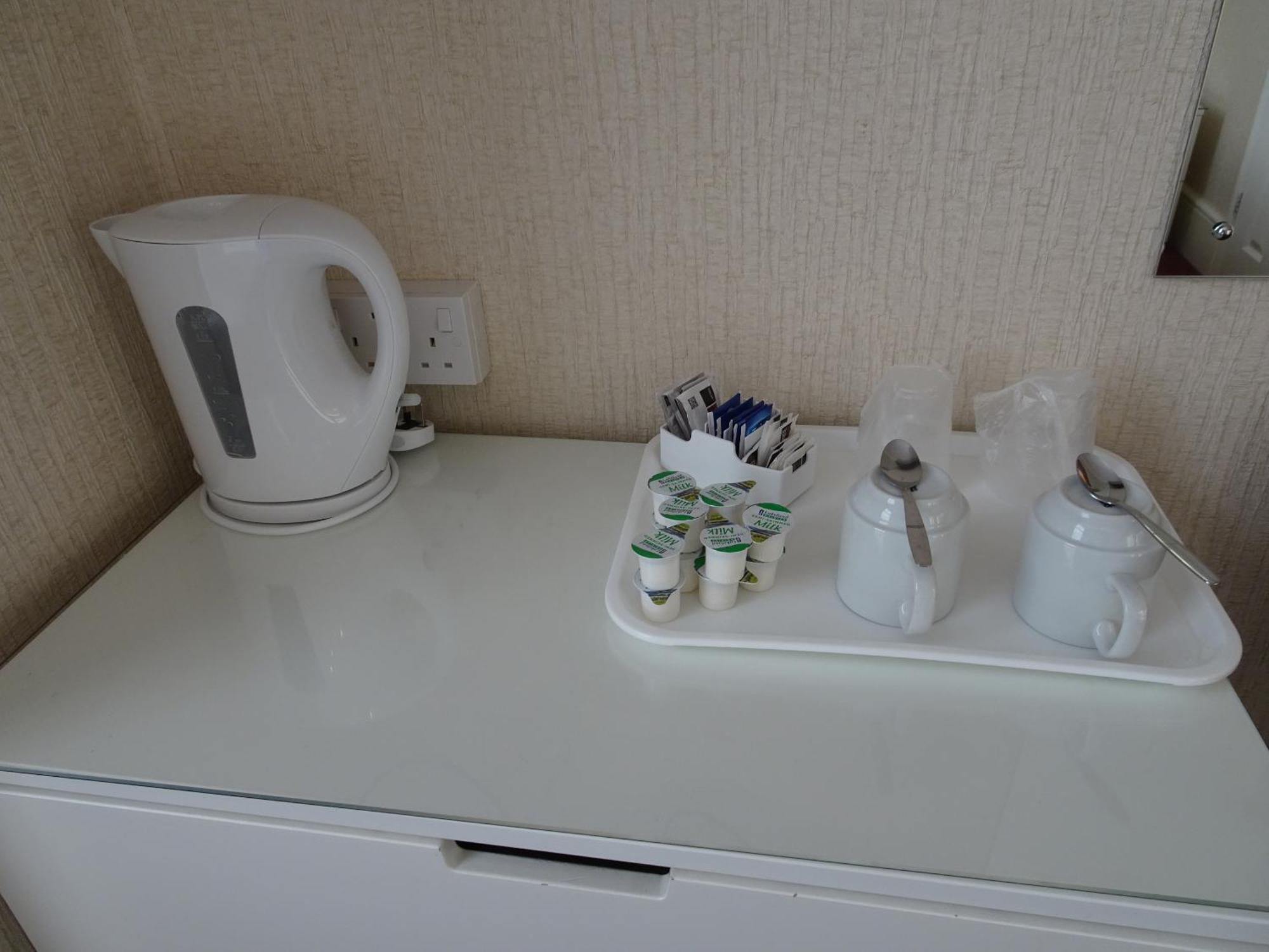 Haddon Hall Hotel Истбурн Номер фото
