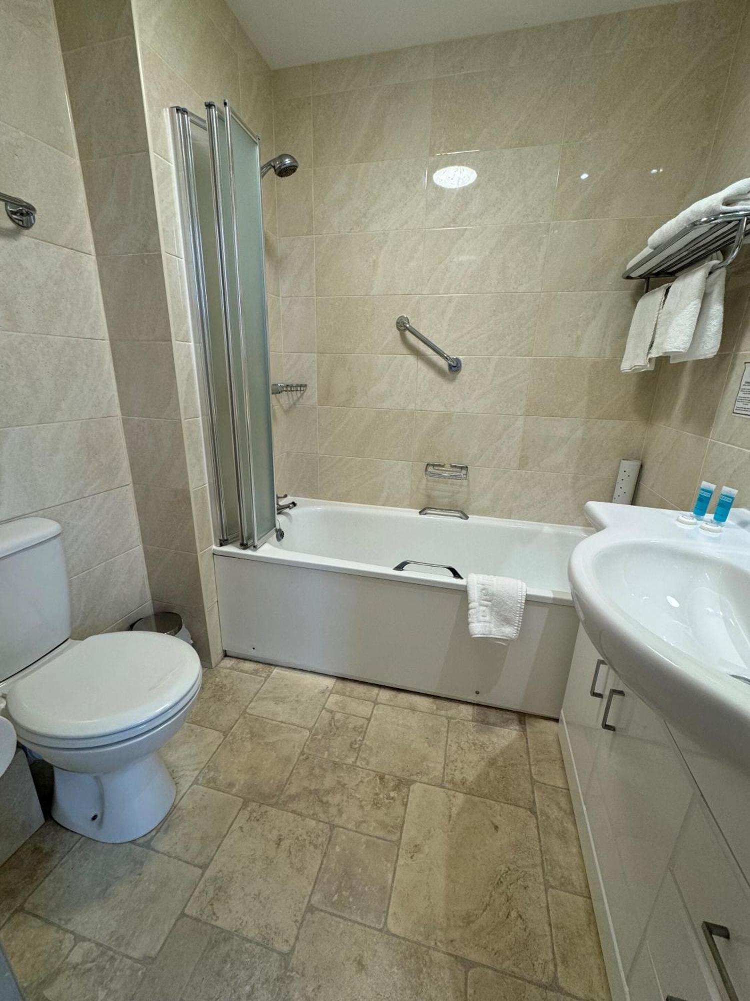 Haddon Hall Hotel Истбурн Номер фото